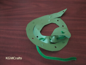 thread the pipe cleaner through the holes