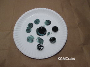 bottle cap ant step 1 paint your caps