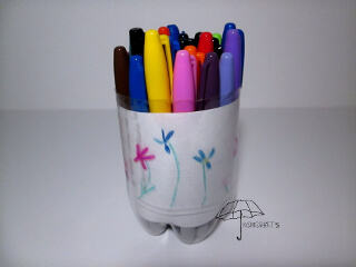 container holding markers pencil holder