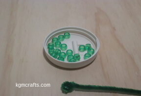 beaded turtle step 1 add bead to pipe cleaner