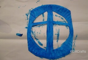 paint the paper plate stained-cross step 5