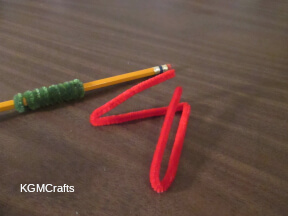 fold the second pipe cleaner