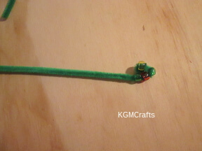 beaded tree step 1 add beads to the pipe cleaner
