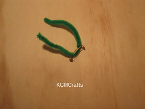 step 4 add a pipe cleaner to the pin back