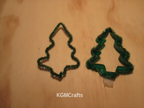 pipe cleaner tree step 1 place pipe cleaner around cookie cutter