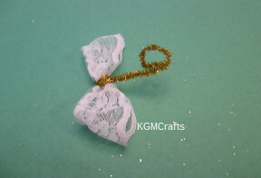 step 5 make a circle at the top of the pipe cleaner