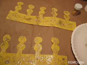 paint on a mixture of glue and glitter