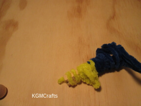 step 5 add the pipe cleaner for the head