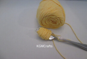wrap yarn around fork