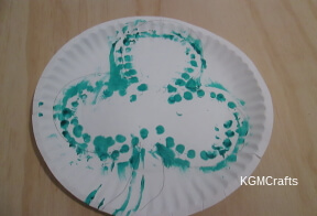 look what the paint makes the paint makes a shamrock