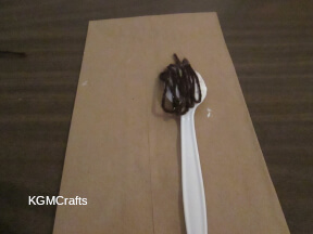 step 3 glue the yarn to the spoon