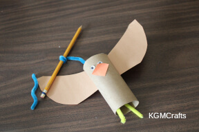 roll the pipe cleaner around a pencil step 6