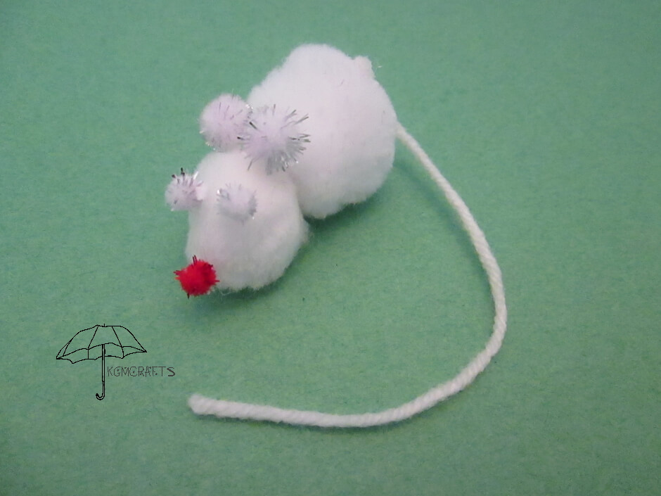 mouse made with pompoms