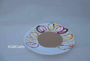 glue the circle on the plate