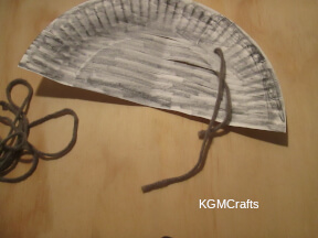 put a piece of yarn in the top slit