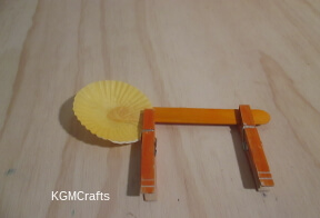 skinny lion step 1 color legs with marker, and cupcake liners to craft stick