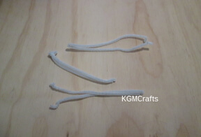 bend the pipe cleaners in half