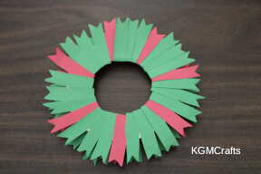 make a paper wreath