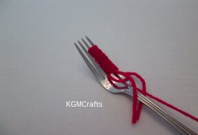 wrap yarn around two prongs of the fork